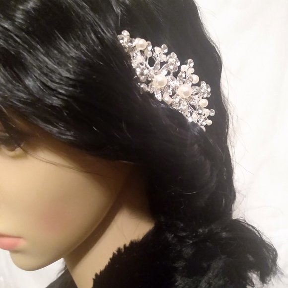 White Crystal And Pearls Bridal Hair Comb-Bridal Crystal Hair Accessory - Picture 3 of 13